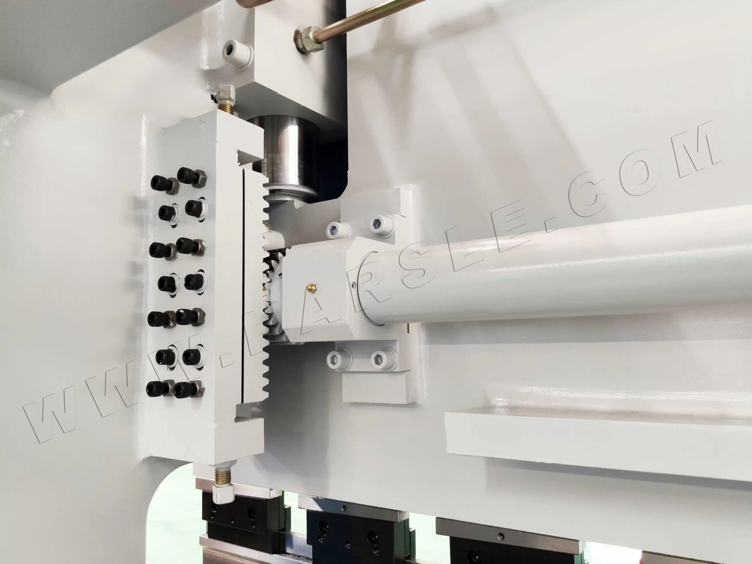 Several Guides When You Using Press Brake Machine 3 sheet metal bending