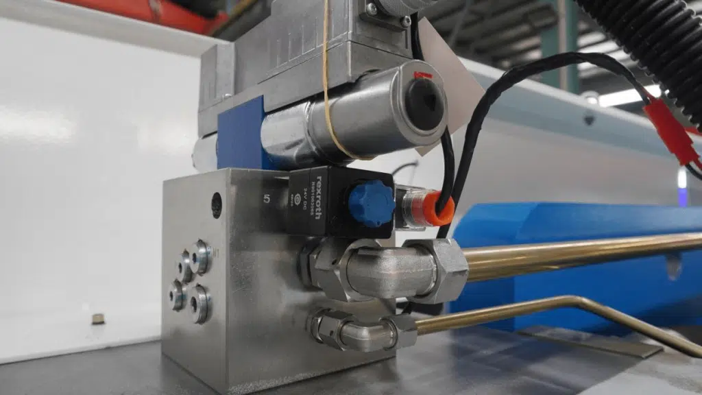 7 Knowledge Points You Should Know About CNC Press Brakes 6 Válvula hidráulica