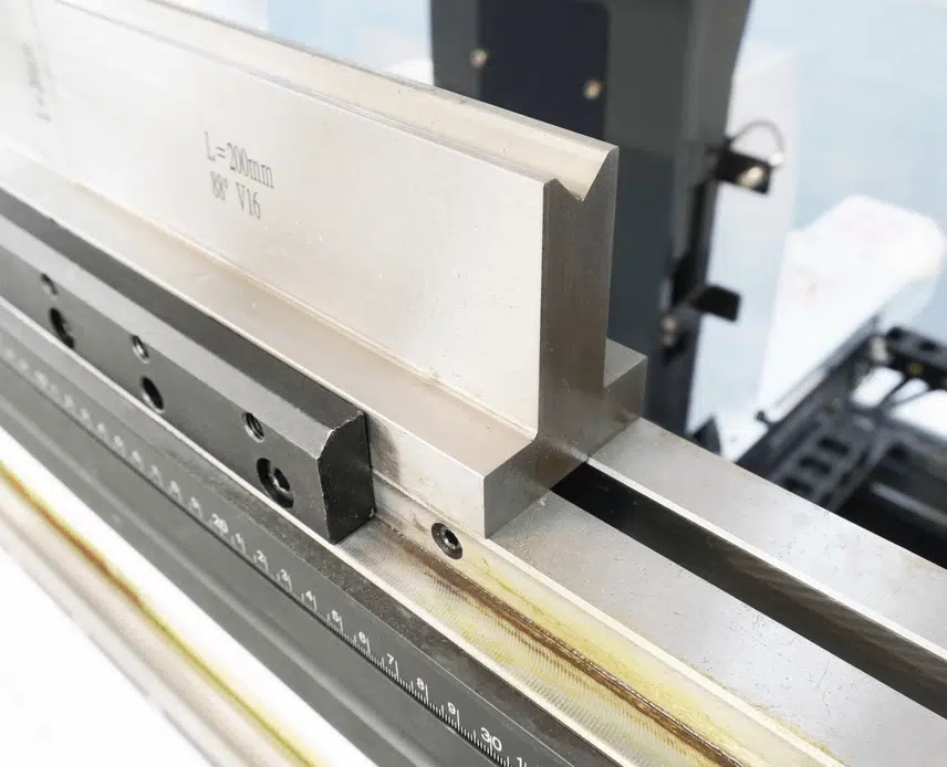 7 Knowledge Points You Should Know About CNC Press Brakes 9 Troquel CNC Single-V