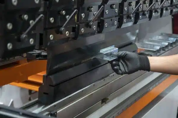 Ultimate Guide to Press Brake Dies: Types and Selection Tips 3 الدليل النهائي للضغط على الفرامل يموت: أنواع ونصائح الاختيار