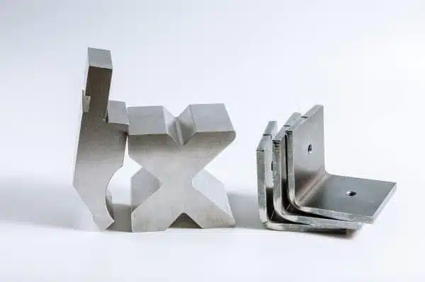 Ultimate Guide to Press Brake Dies: Types and Selection Tips 2 الدليل النهائي للضغط على الفرامل يموت: أنواع ونصائح الاختيار