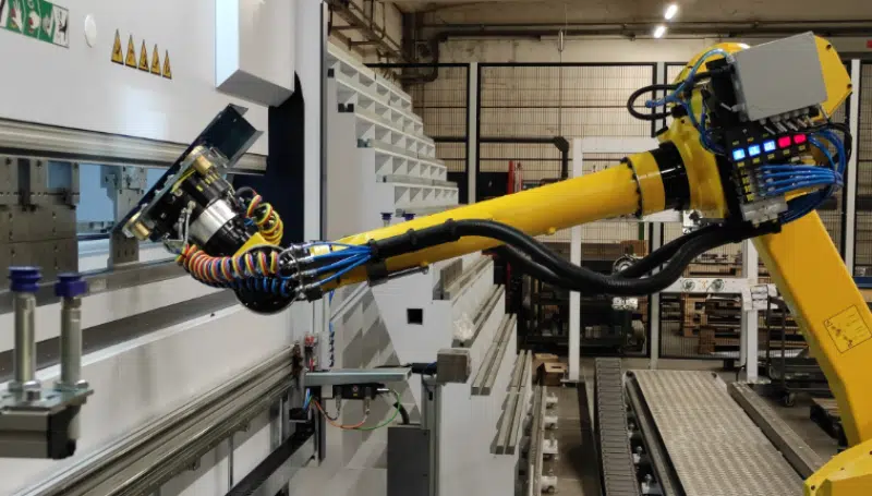 Bending Robot: Unique Design and Versatile Functionality 2 bending robot